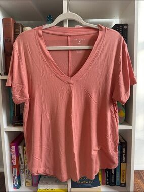 American Eagle Outfitters Coral V-Neck Short Sleeve Tee